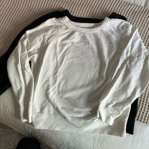 2 everlane lightweight crew neck sweatshirts